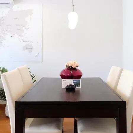 Guestready - A Sunny Delight In *